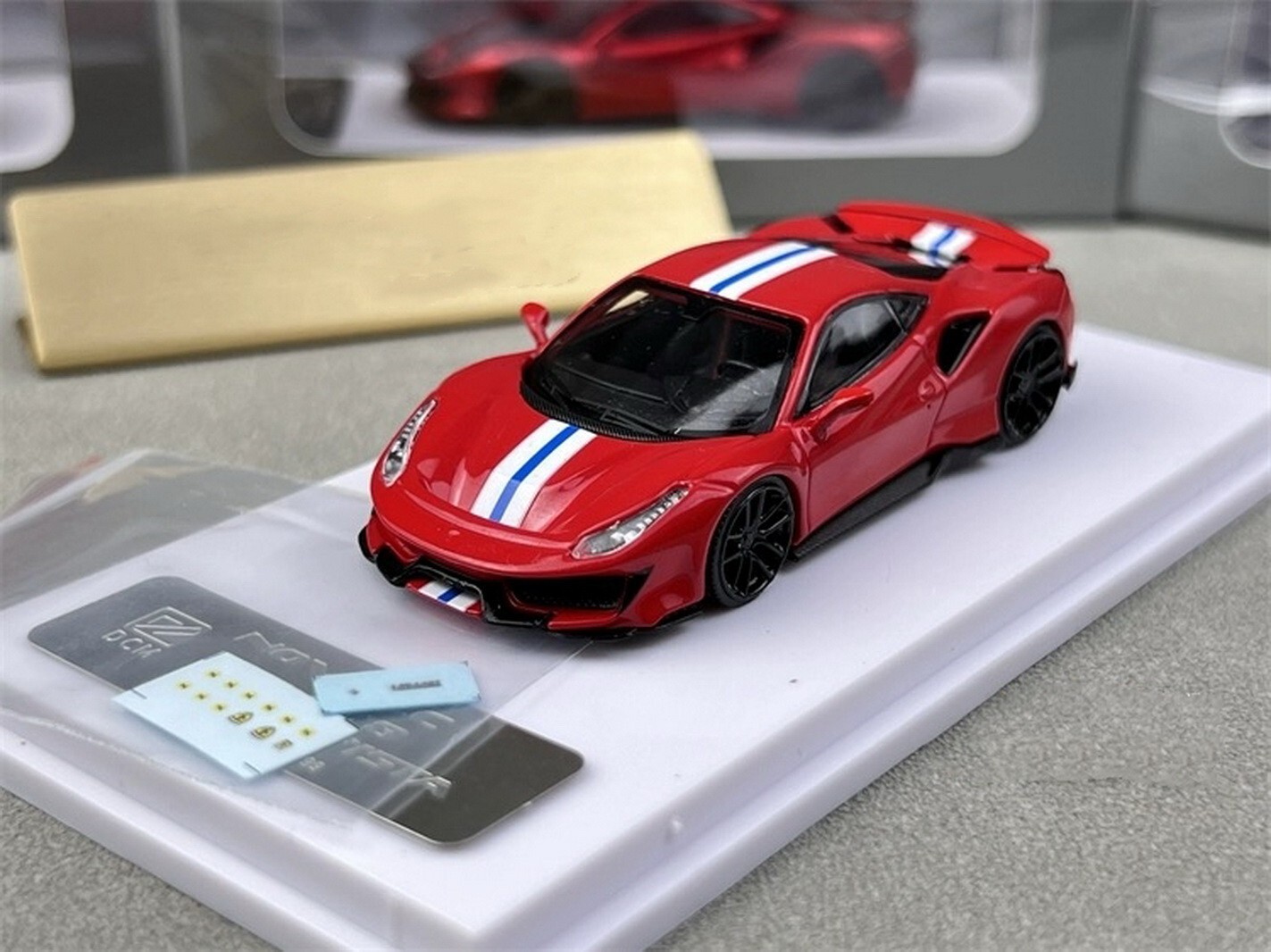 U2 1/64 フェラーリ488ピスタ　novitec グレー DCM 1/64 Scale Ferrari Novitec 488 Pista Red2 Diecast Car