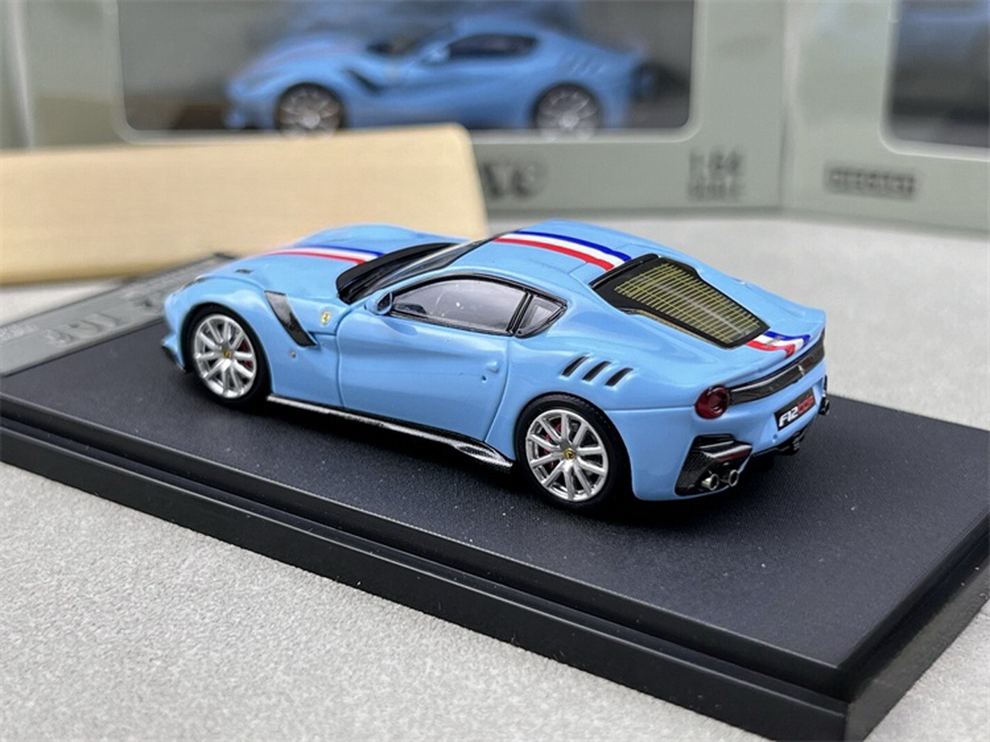 【限定499台】フェラーリF12 TDF ミニカー1/64スケール　ライトブルー s-l1200.jpg