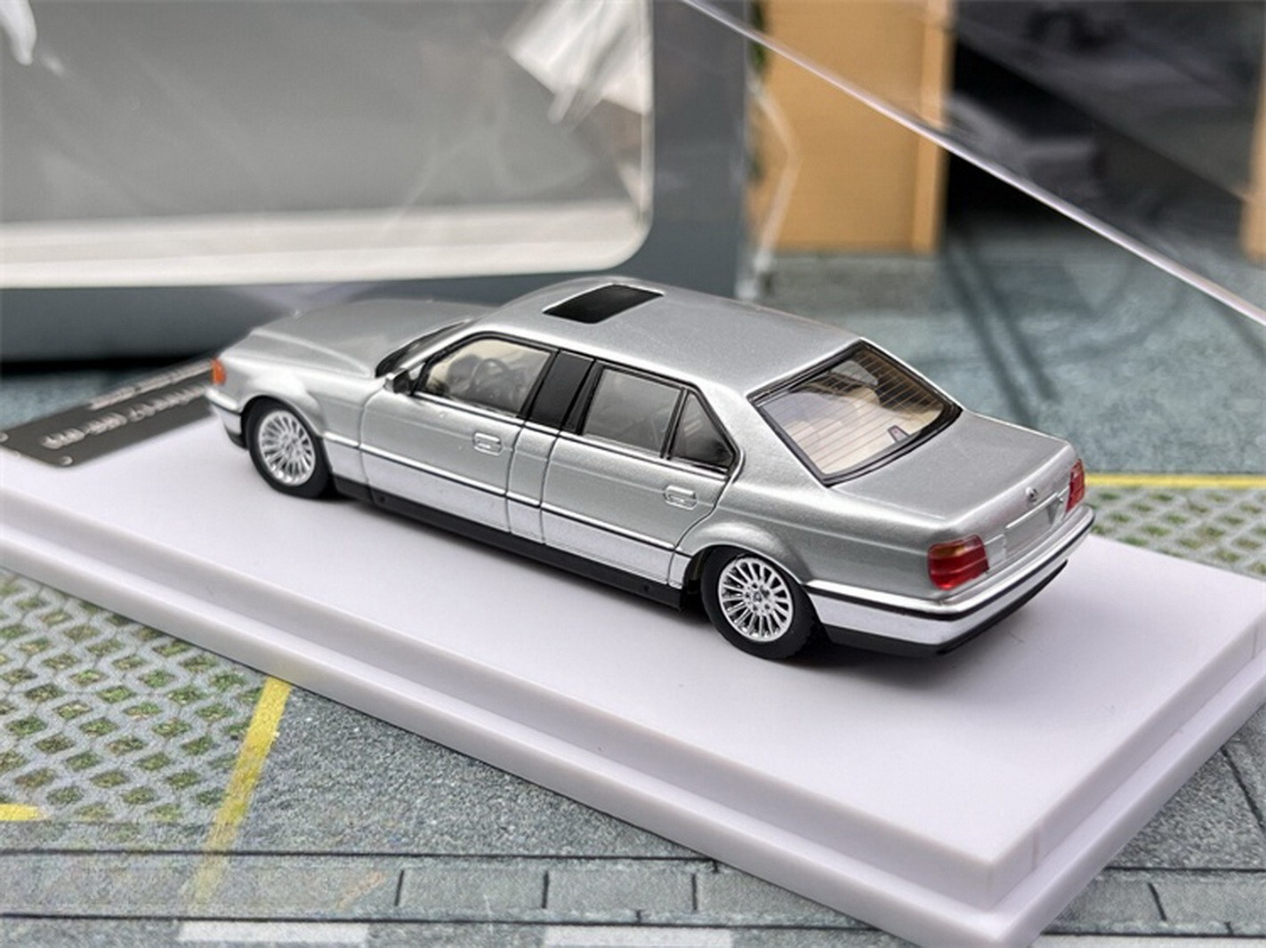 BMW740i　1/24 E38型 ダイキャストミニカー(ホワイト) BMW740i 1/24 E38型 ダイキャストミニカー(ホワイト)