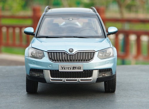 1/18 Scale VW Skoda Yeti SUV Blue Diecast Car Model