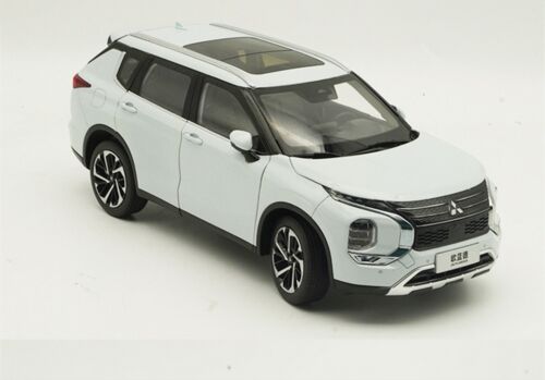 Mitsubishi OUTLANDER 2023 White Diecast Car 1/18 Scale Model
