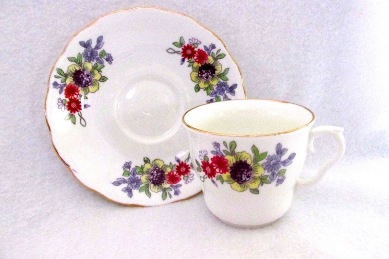 Royal Vale Genuine Bone China Teacup and Saucer ~ Longton England