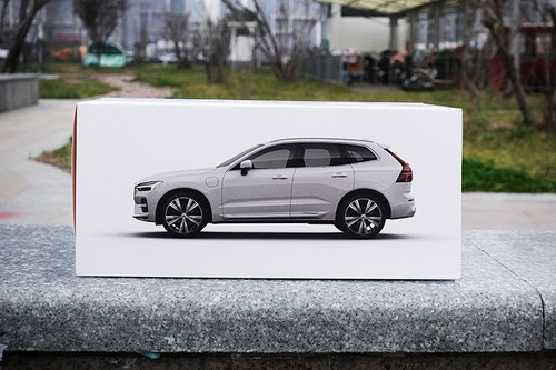 1/18 Scale Volvo XC60 SUV 2022 Grey Diecast Car Model Toy