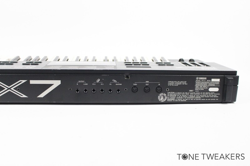 寅*吉様 【ジャンク品】YAMAHA DX7 Yamaha DX7 IID Broken For Parts Donor Keyboard Synthesizer