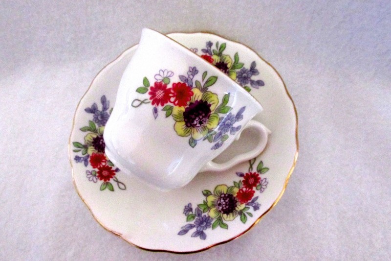 Royal Vale Genuine Bone China Teacup and Saucer ~ Longton England