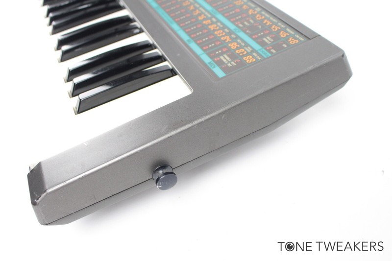 KORG POLY-800 アナログシンセサイザー 現状品 KORG POLY-800 + Case (中古)