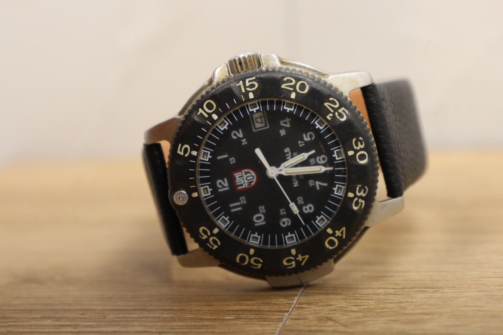 LUMINOX NAVY SEAL Rare 3100 Mens Watch Stainless Steel