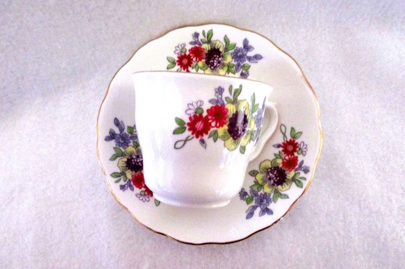 Royal Vale Genuine Bone China Teacup and Saucer ~ Longton England