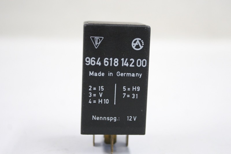 Porsche 911 964 (1989-1990) OEM Rear Spoiler Relay