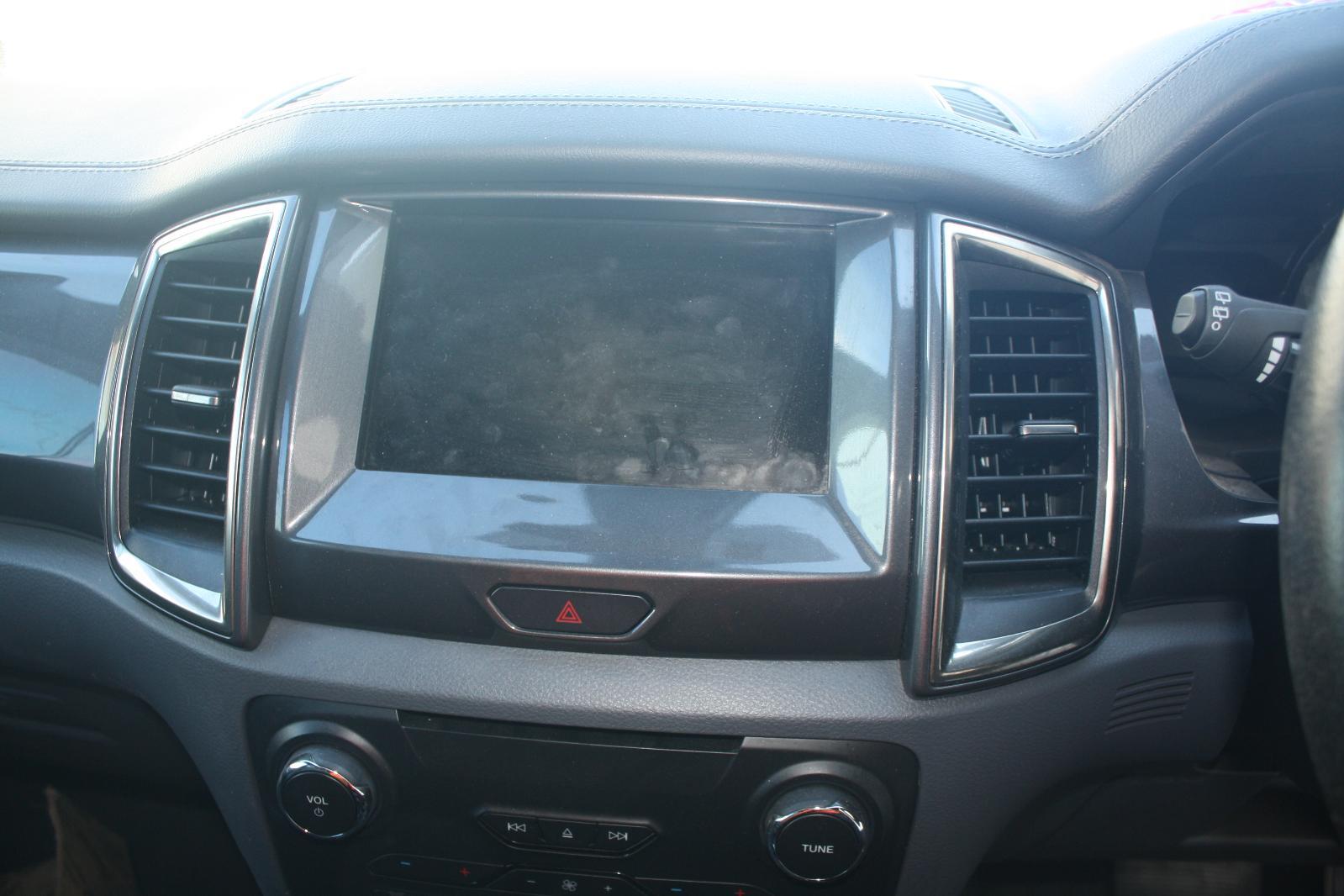 FORD EVEREST STEREO/HEAD UNIT DISPLAY UNIT, 8IN SYNC II, SAT NAV TYPE