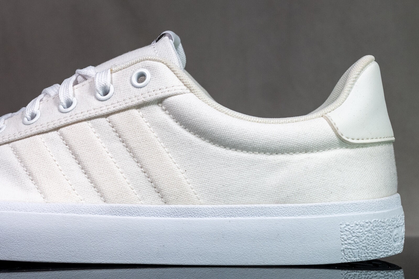 ari radeskiZektor3身長153-163cm 定価9.9万円 ADIDAS VULCRAID3R shoes for men, NEW & AUTHENTIC, size 9.5