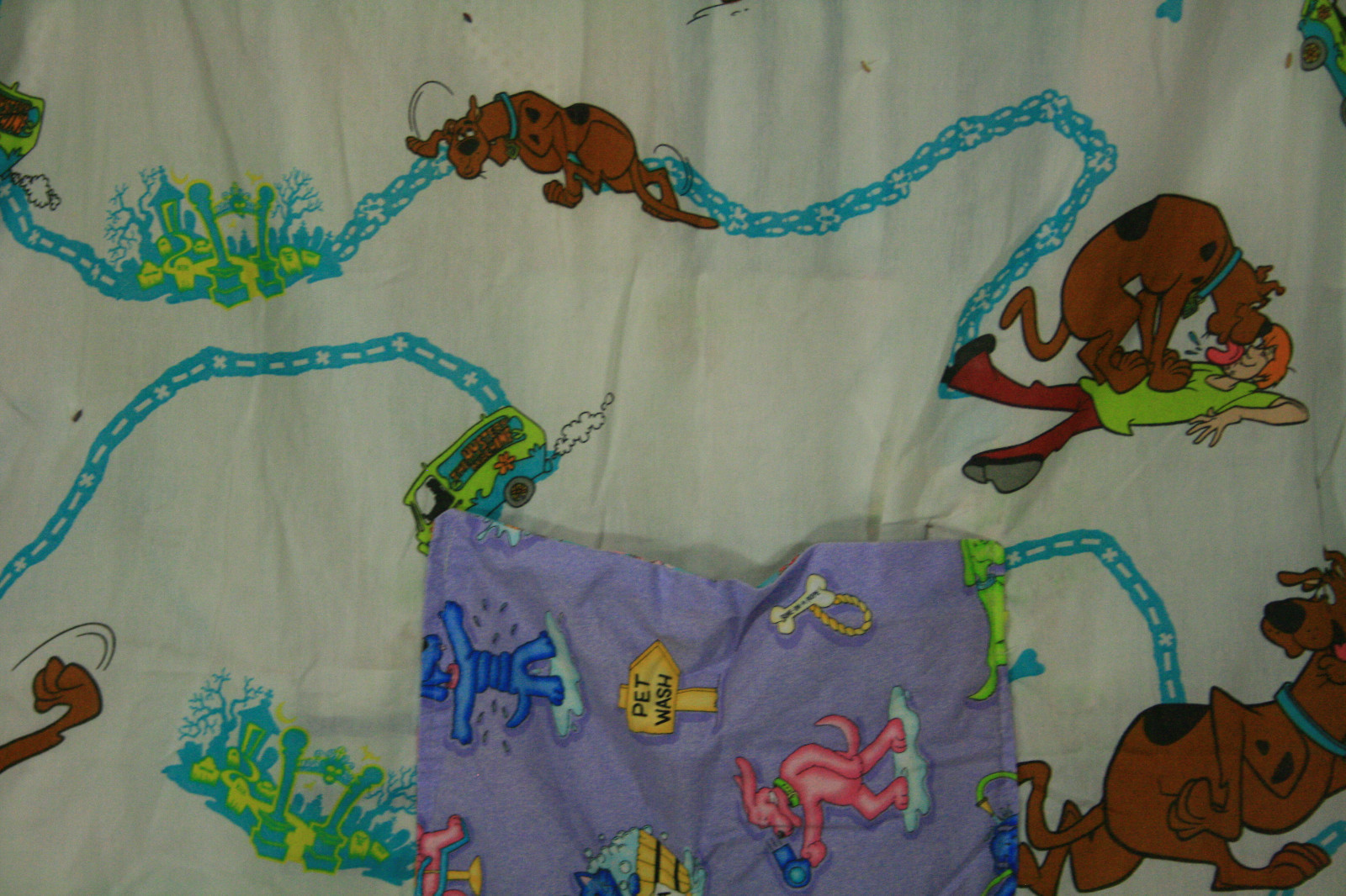 VINTAGE BROKEN DISH PATTERN CHILDS CRIB QUILT SCOOBY DOO FABRIC ON BACK W/POCKET