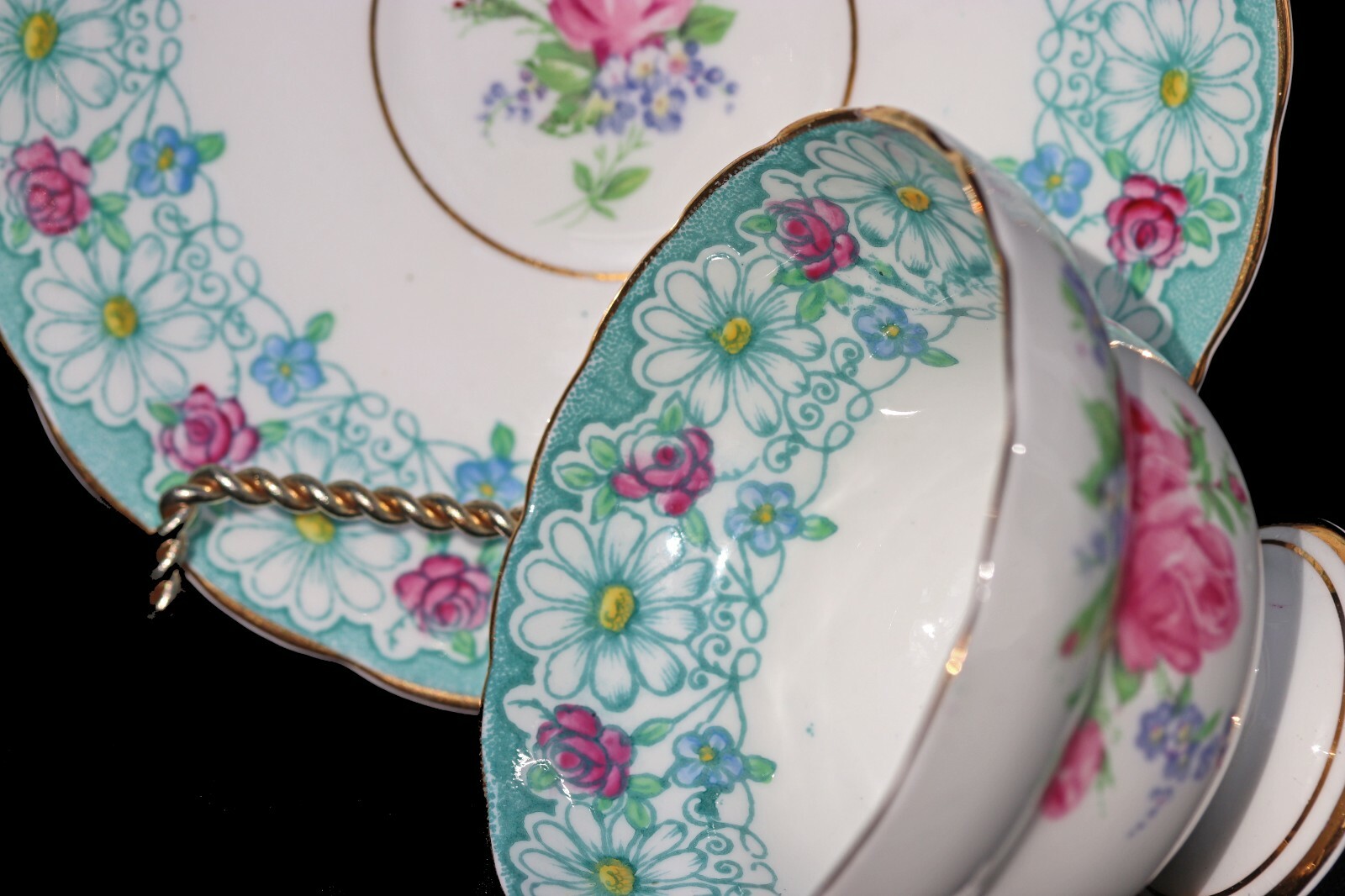 ROSINA BONE CHINA AQUA DAISIES ROSES DAISY FOOTED GOLD TRIM TEA CUP & SAUCER