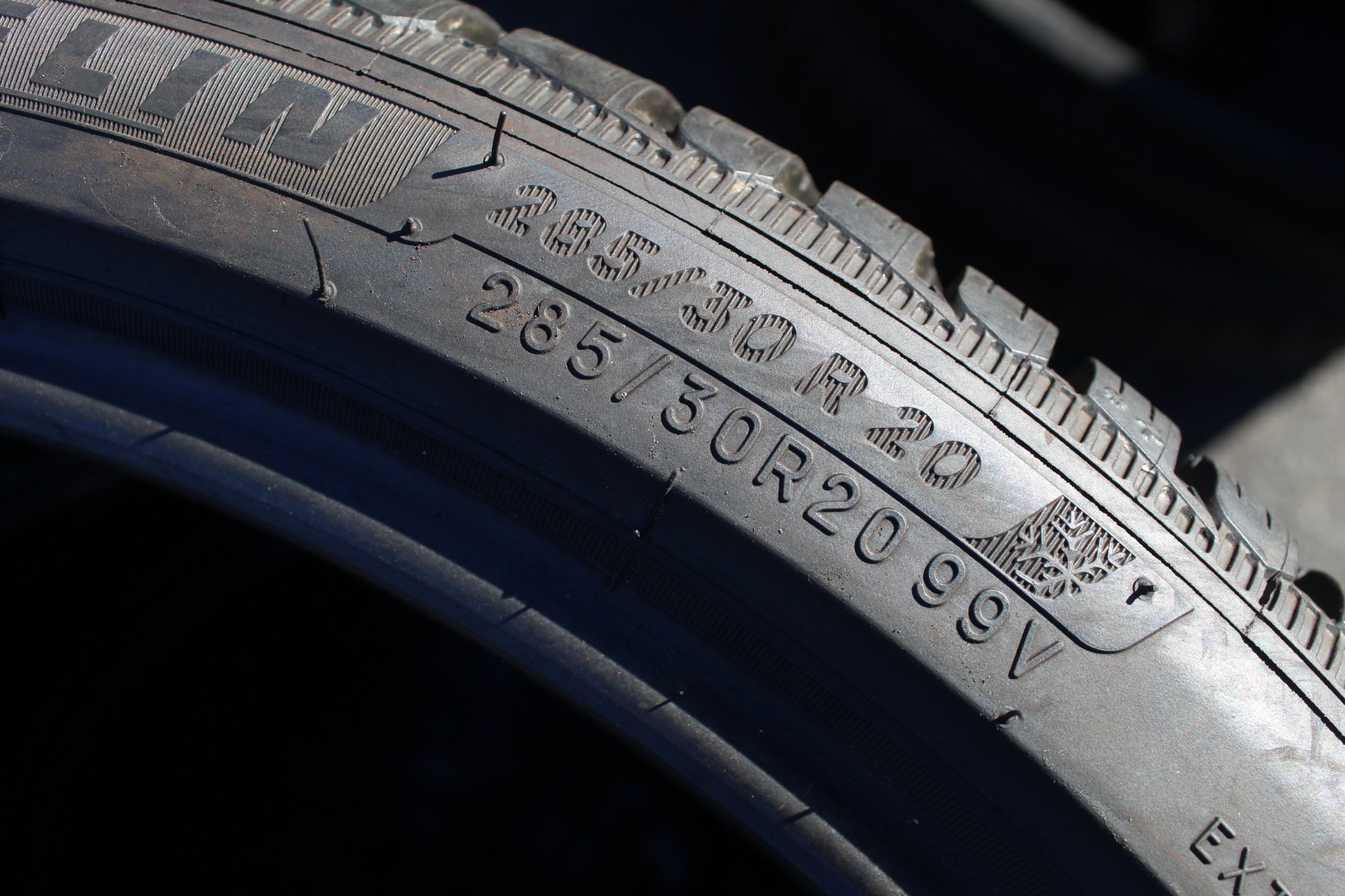 285 30 20 Michelin, Winter, XL, M+S, 99V, x2 A Pair 6.5mm (F1_tyres) L3848