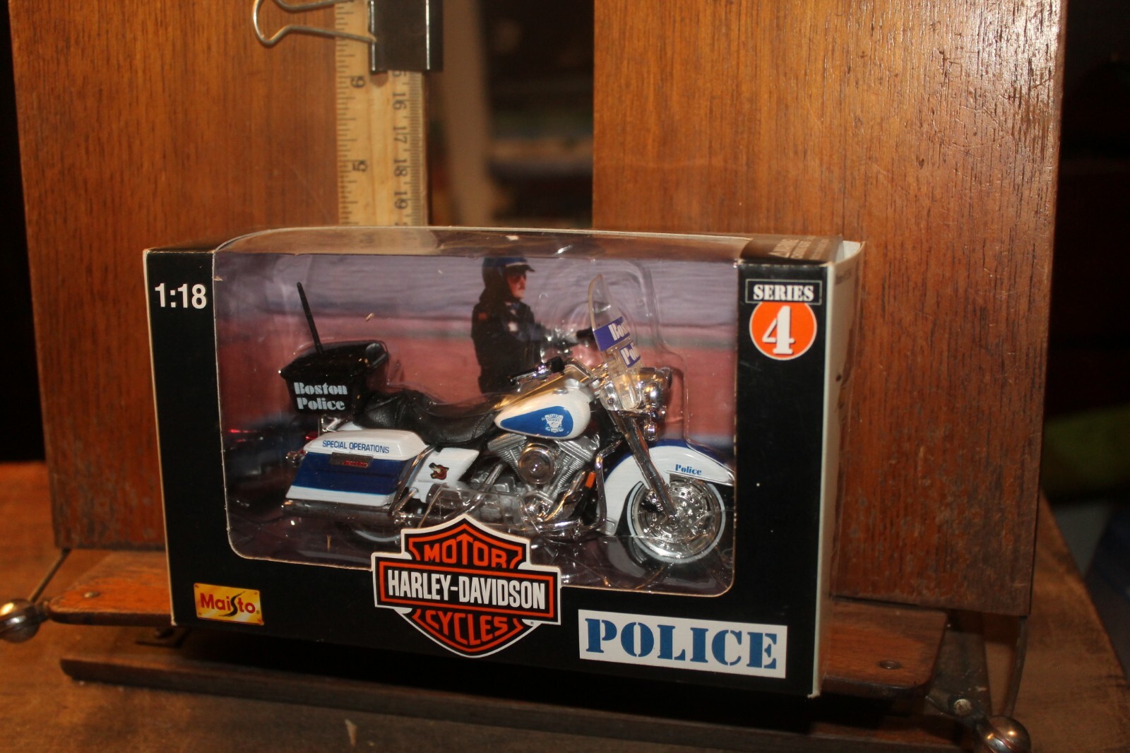 Harley Davidson 1:18 Maisto Motorcycle In Box Boston Police