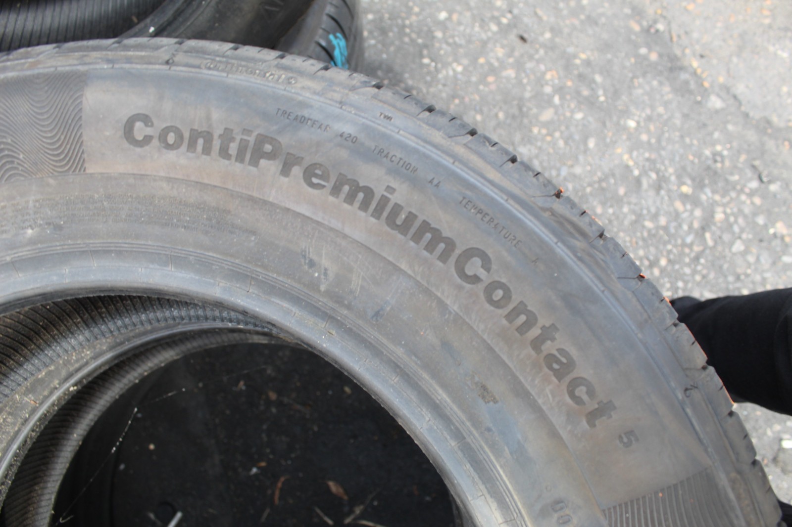 New 235 65 17 Continental, C Premium Contact 5, 104V, x1 Tyre (F1_tyres) L3710