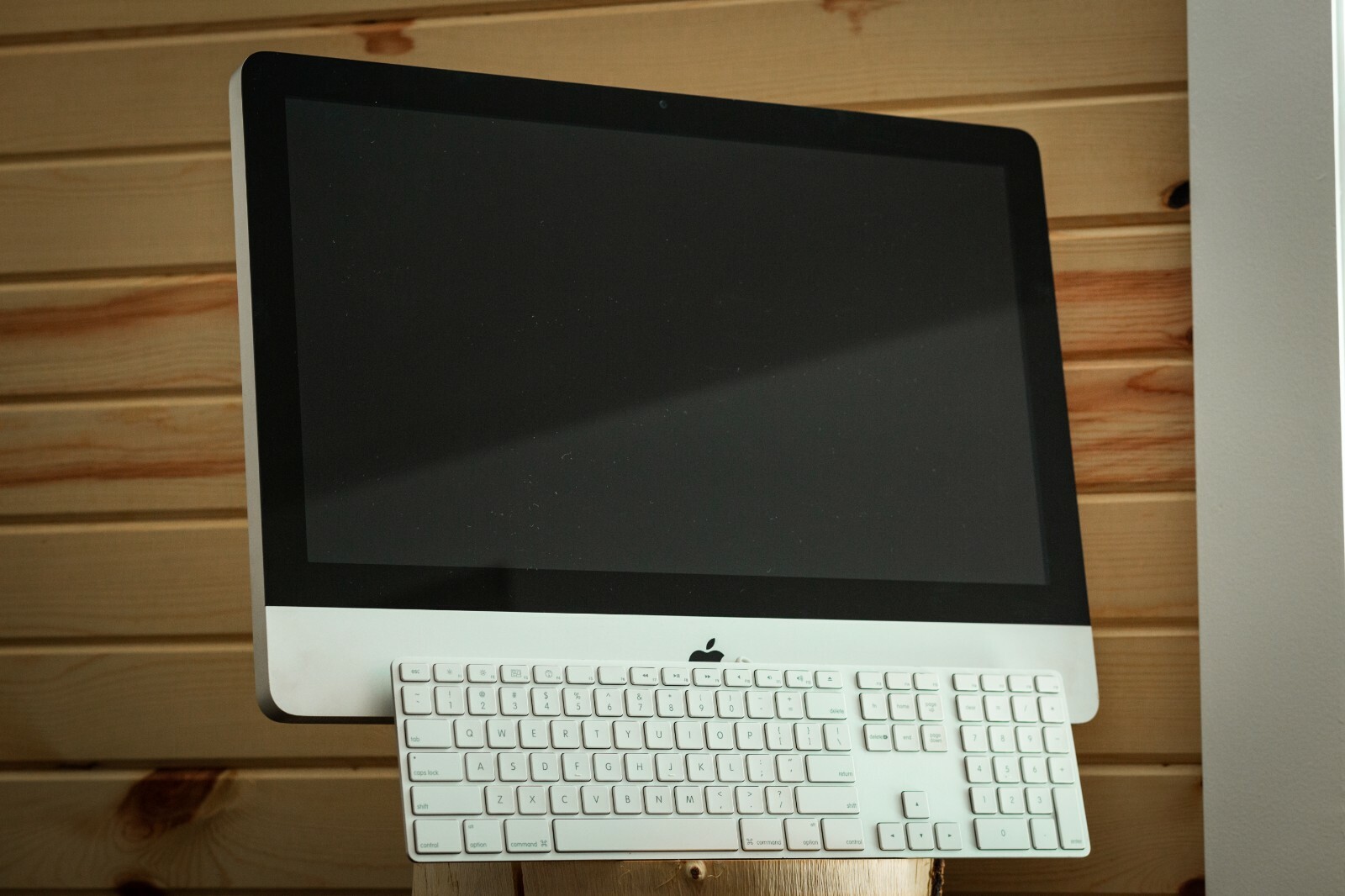 iMac 21.5-Inch Core 2 Duo 3.06Ghz, 2009 4GB Ram 500GB HDD w