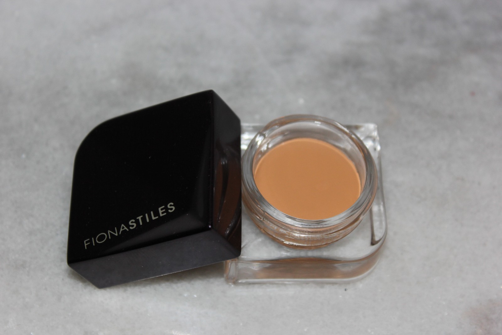 Fionastiles full cover perfect finish concealer color #06 NWOB 0.16 oz / 4.5g