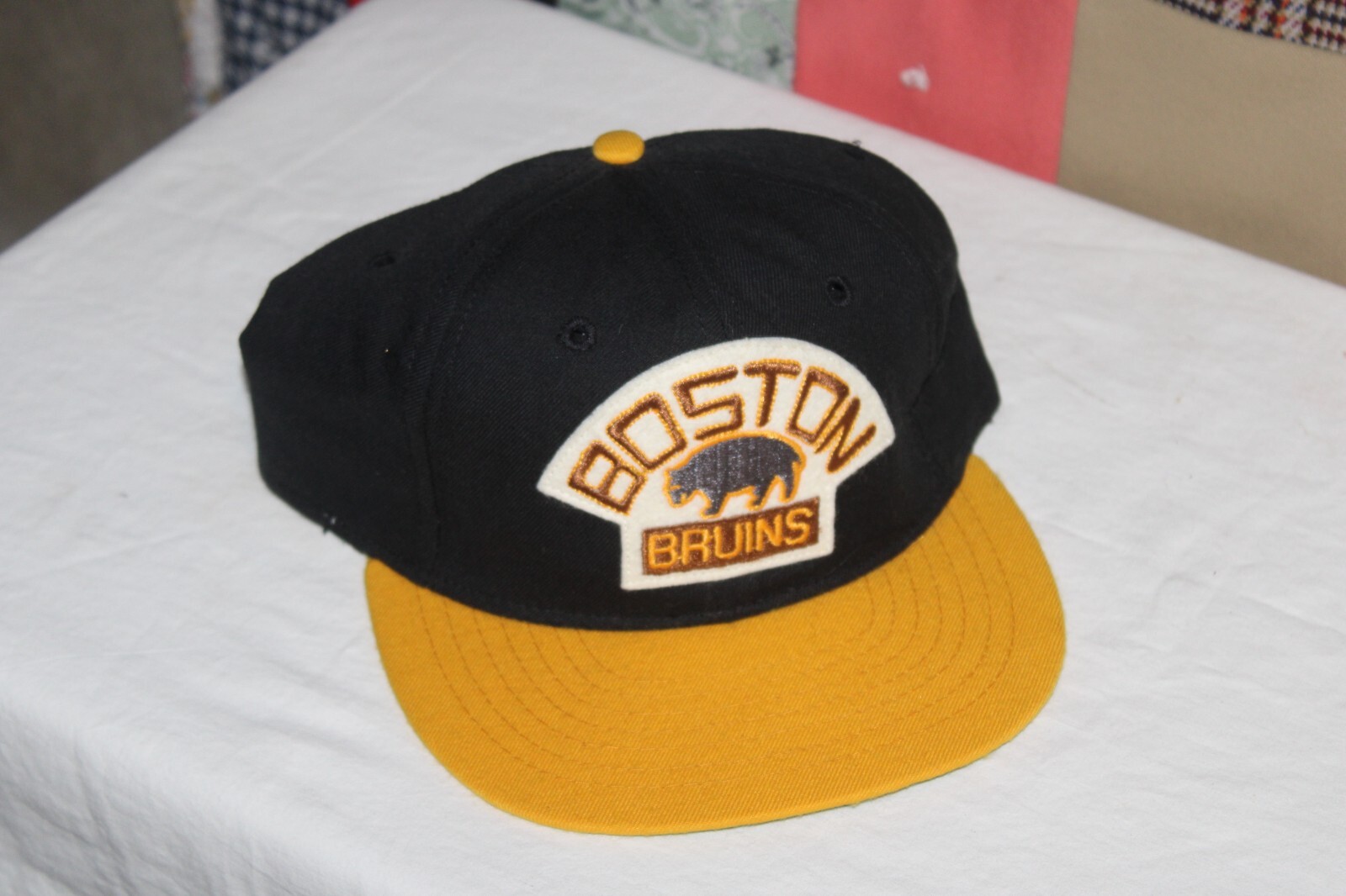 NOS Vintage Boston Bruins NHL Fitted Hat Cap Sz. 6 7/8 NOS Vintage Boston Bruins NHL Fitted Hat Cap Sz. 6 7/8