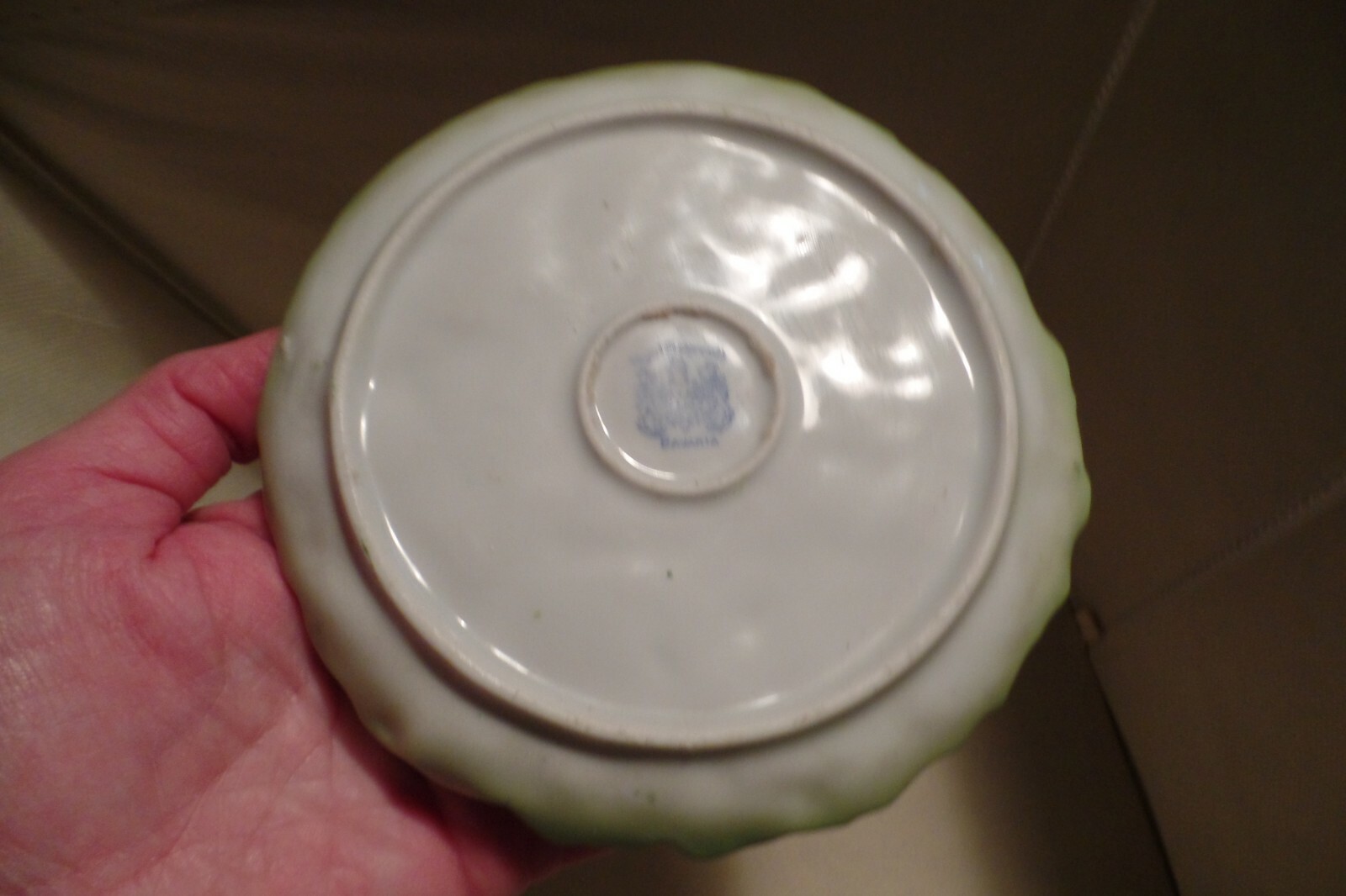 Cabbage Leaf Handled Plate 6 1/2