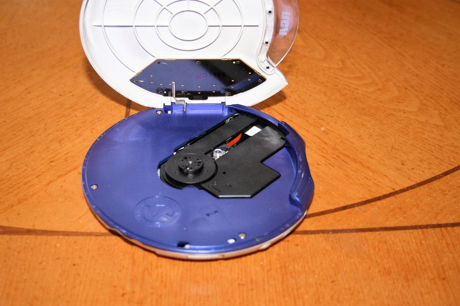 RCA Portable CD Player (Model RP2600C)