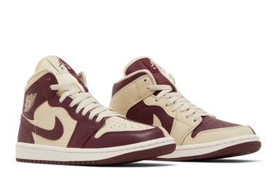 Pre-owned Jordan Air  Wmns Air  1 Mid Se 'split - Beach Cherrywood' Dr0501-200 In Red