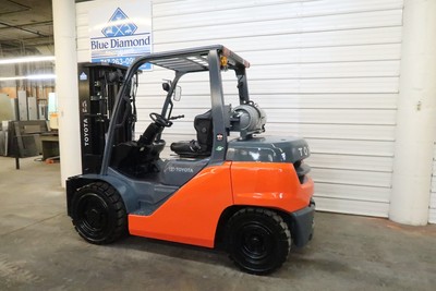 2015 Toyota Forklift, 8FG35U, 8,000# Pneumatic, LP GAS, Three Stage,  4 Way Hyd.