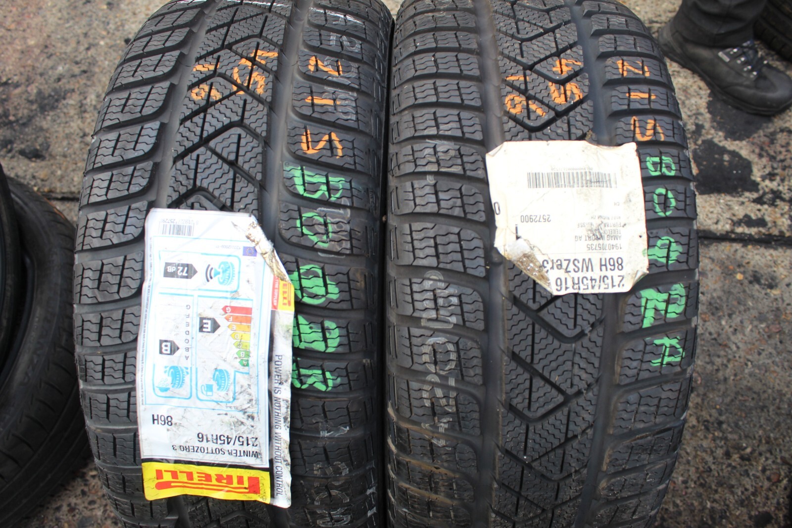 New 215 45 16 Pirelli, SottoZero3, Winter,M+S, 86H,x2 A Pair (F1_tyres) FOD B012