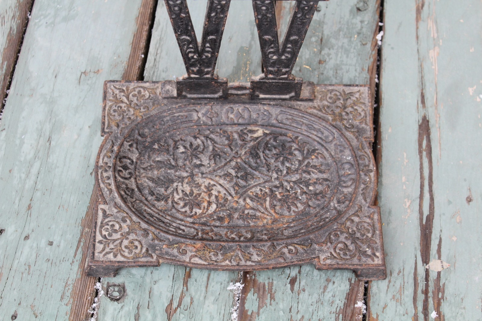 ANTIQUE VICTORIAN EASTLAKE CAST IRON UMBRELLA STAND OR FIREPLACE TOOL STAND