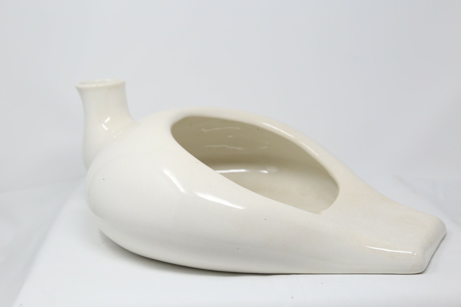 Vintage White Porcelain Ceramic Chamber Pot Bed Pan Urinal Planter NICE