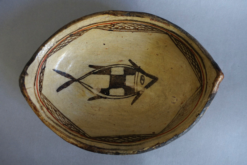 Poterie BerbÃ¨Res Ideqqi Plat Oblong En Terre Cuite Peinte Ã  DÃ©Cor D'Un Poisson