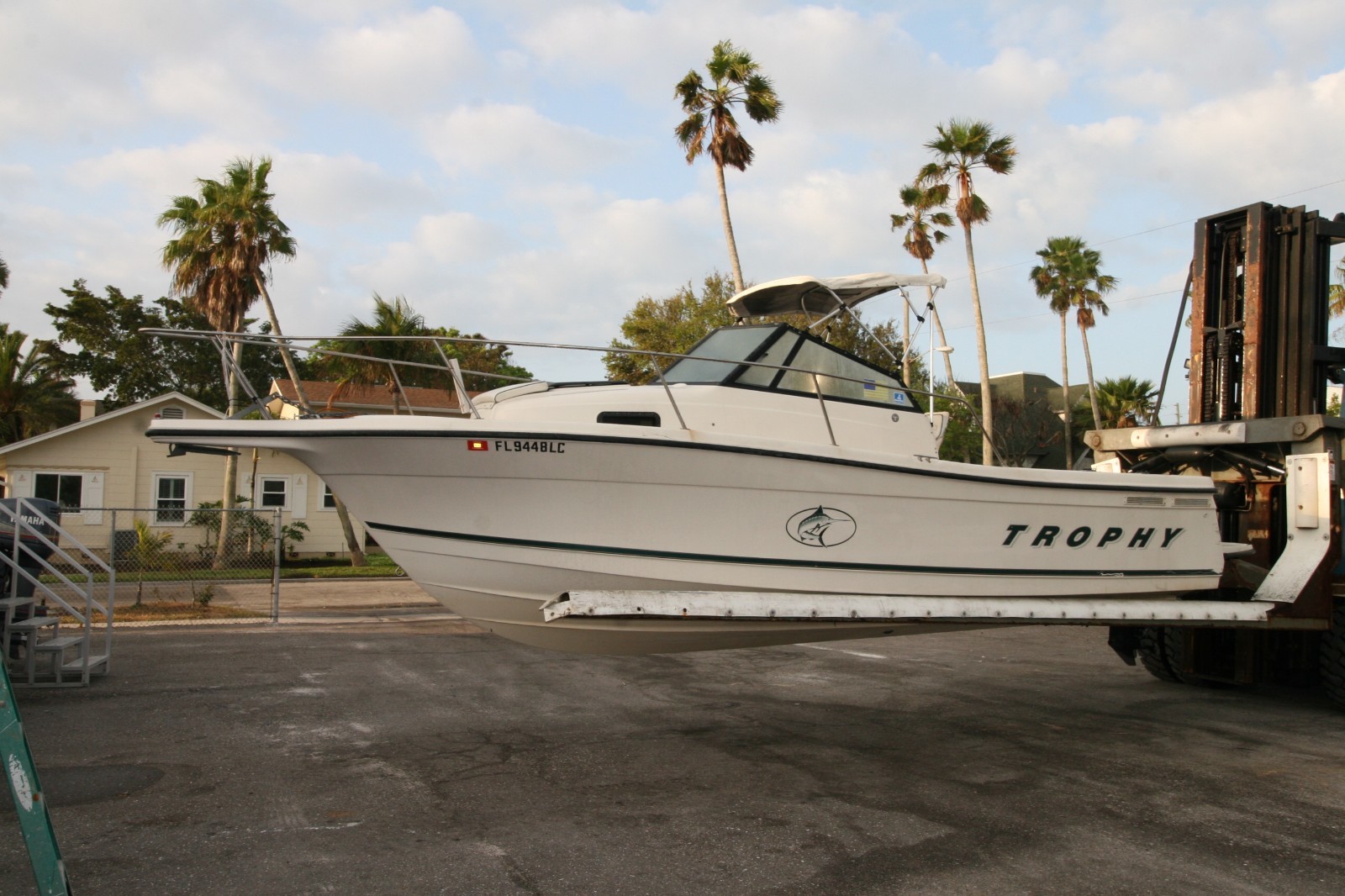 2000 BAYLINER TROPHY CUDDY CABIN / WALKAROUND ,5.7 LT MERCRUSER V8 WITH ALPHA 1