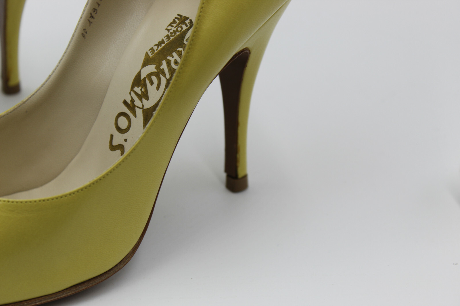 Pre-owned Ferragamo Salvatore  Women's Chianti Limone Kid Limited Edition Heel Size 36m In Yellow