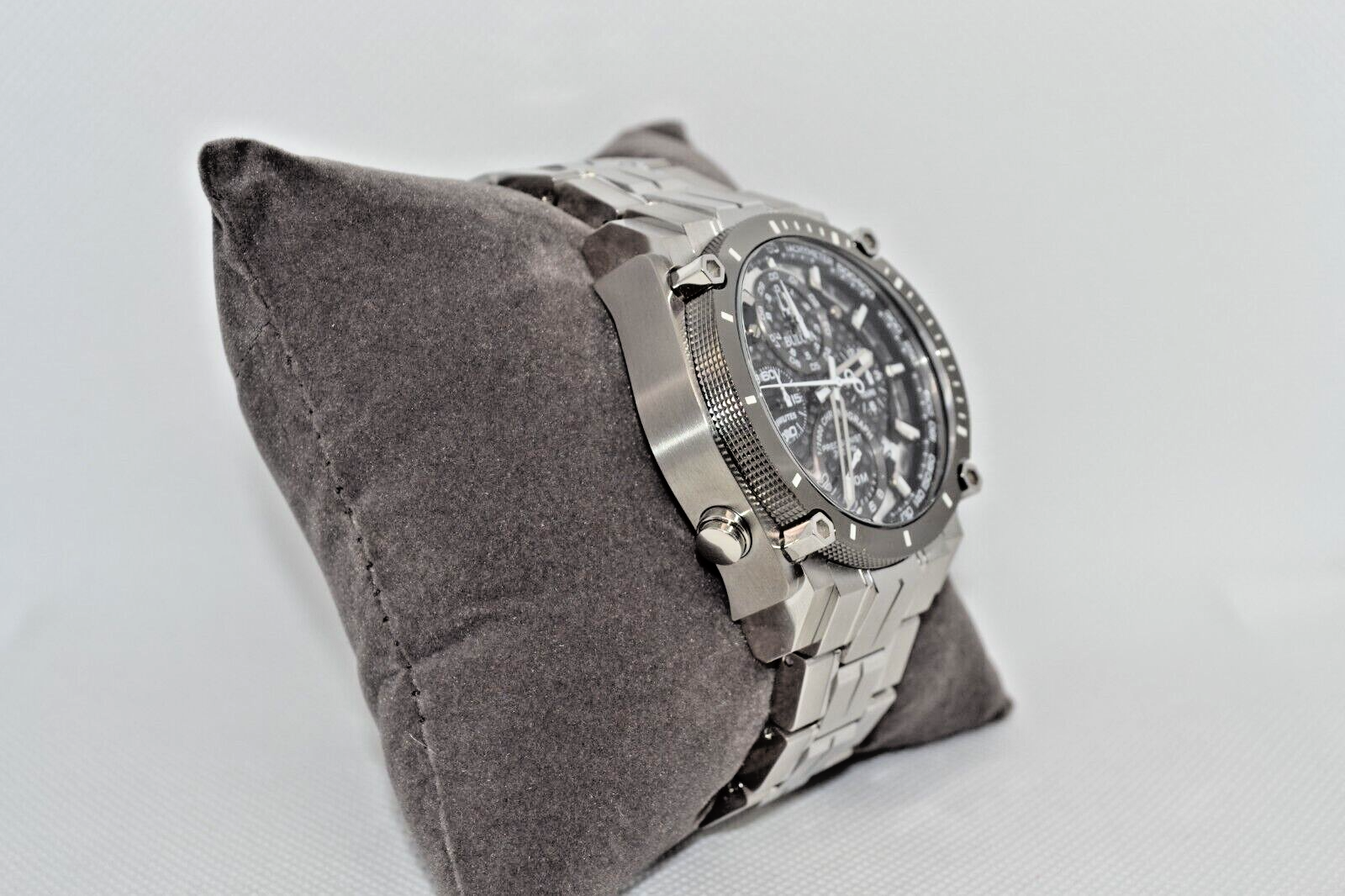 Pre-owned Bulova Precisionist Chronograph Stainless Steel Quartz Men's Watch 98b405 /