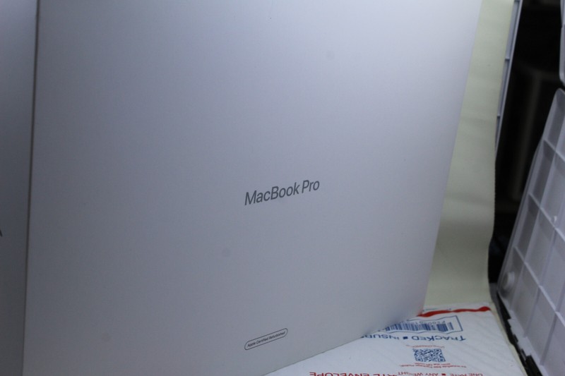 Apple MacBook Pro 14" (2021) – M1 Pro, 16GB RAM,