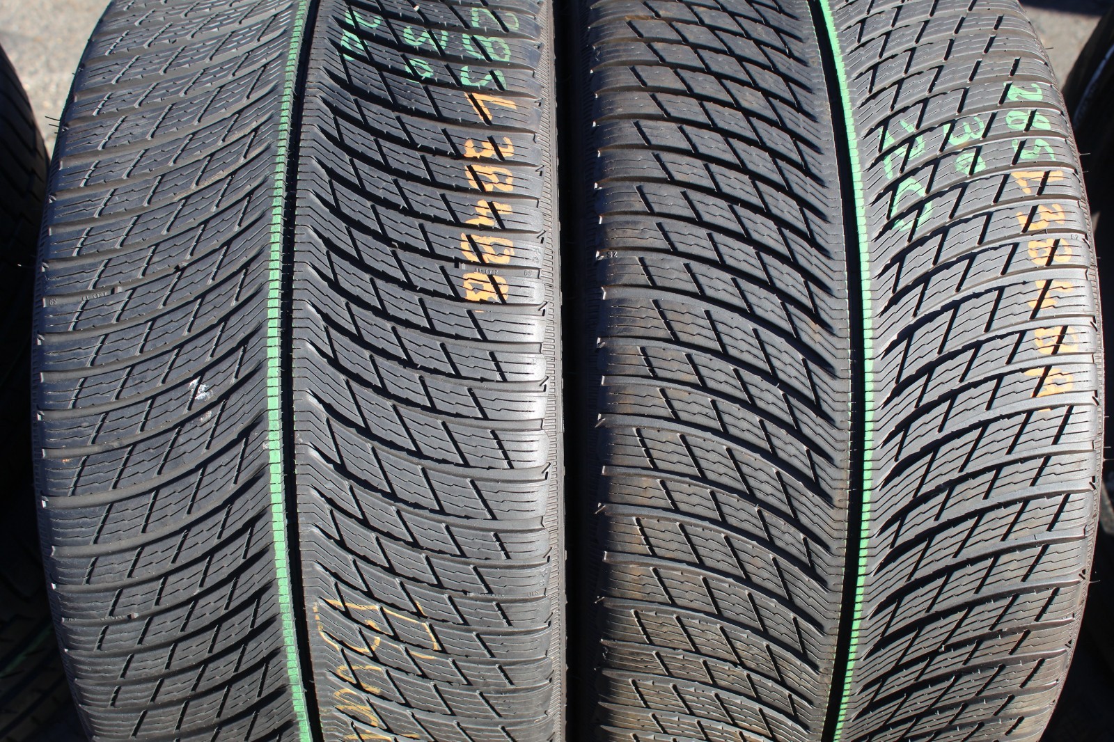 285 30 20 Michelin, Winter, XL, M+S, 99V, x2 A Pair 6.5mm (F1_tyres) L3848