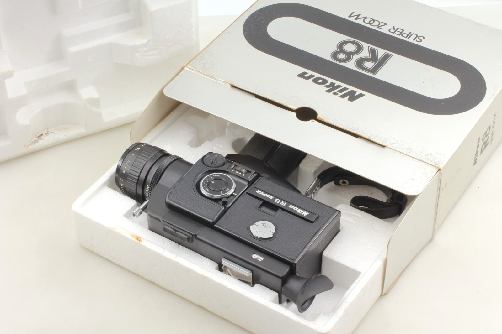 ニコン　Nikon R8 Super ムービーカメラ FILM TESTED Nikon R8 Super: Super-8 movie camera. | Classic