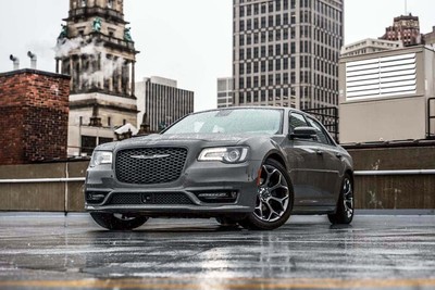 2018 FCA Fiat Chysler Automobiles USB Press kit with lanyard - Nice!  (gray)