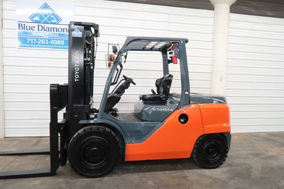 2015 Toyota Forklift, 8FD50U, 11,000# Pneumatic, DIESEL, Three Stage,  Sideshift