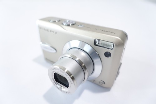FUJIFILM FINEPIX F30 SILVER 6.3 MEGA PIXEL XD CARD DIGITAL