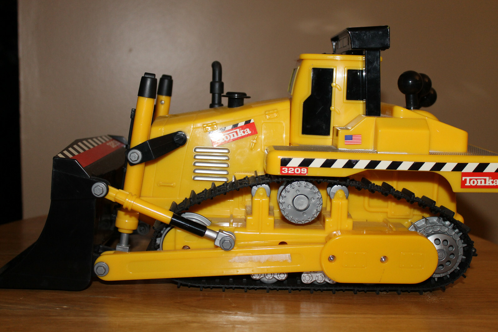 LARGE Tonka Battery Operated Tonka Front Loader with lever