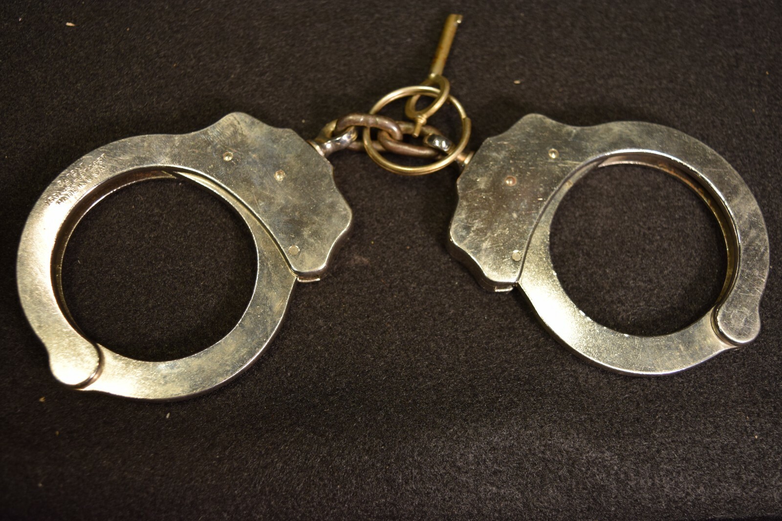 ★最終値下★中古の米国製 手錠 PEERLESS HANDCUFF 2025年最新】ピアレス 手錠の人気アイテム - メルカリ
