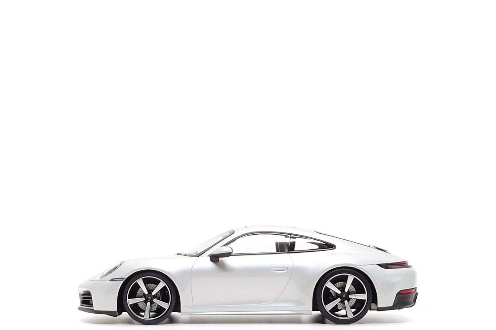 自動車 1/18 MINICHAMPS Porsche 911 Carrera 4S 1/18 Minichamps 2019 Porsche 911 (992) Carrera 4S (Grey