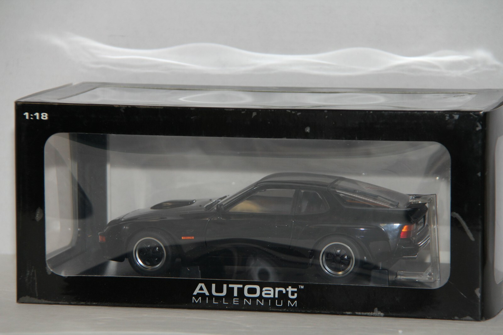 ミニカー AUTOart 1/18 PORSCHE 924 Carrera GT 1/18 AUTOART 1980 PORSCHE 924 CARRERA GT , BLACK , NEW