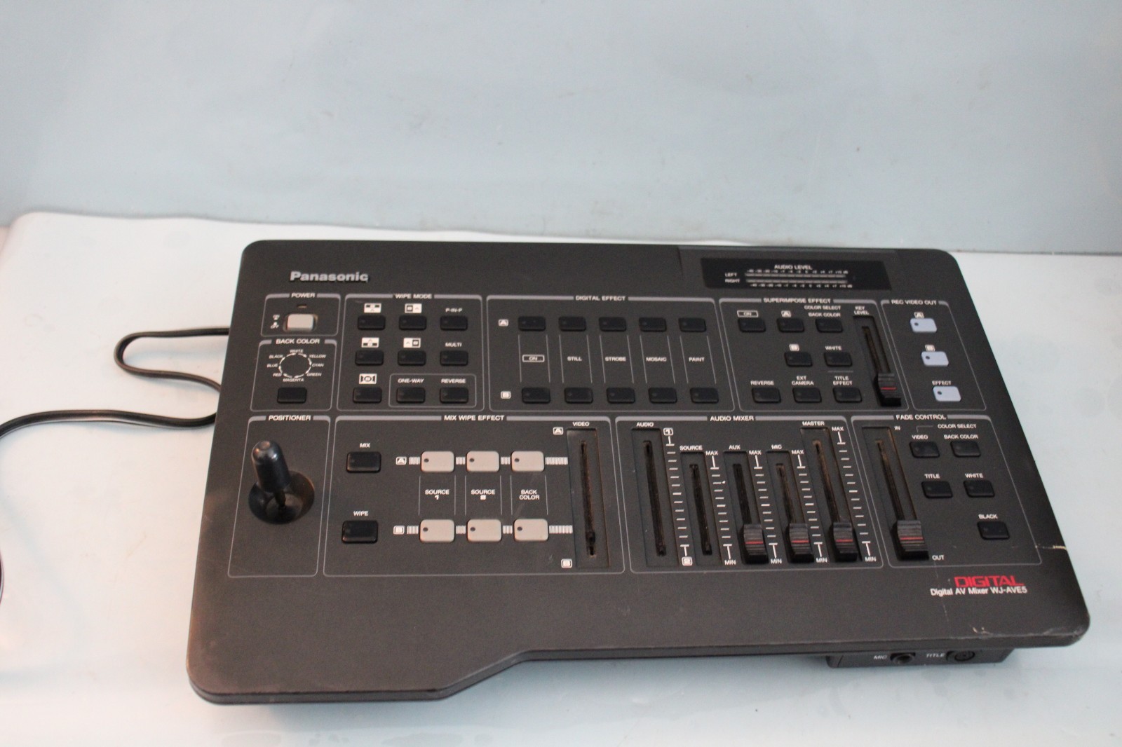 PanasonicデジタルAVミキサーWJ-AVE7中古動作品の出品です。 Panasonic Wj-ave7 Digital AV Mixer Power 120v AC 16hz 19w