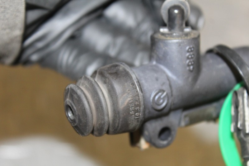 2000 BMW R1100RT R 1100 RT REAR BACK BRAKE MASTER CYLINDER W RESERVOIR