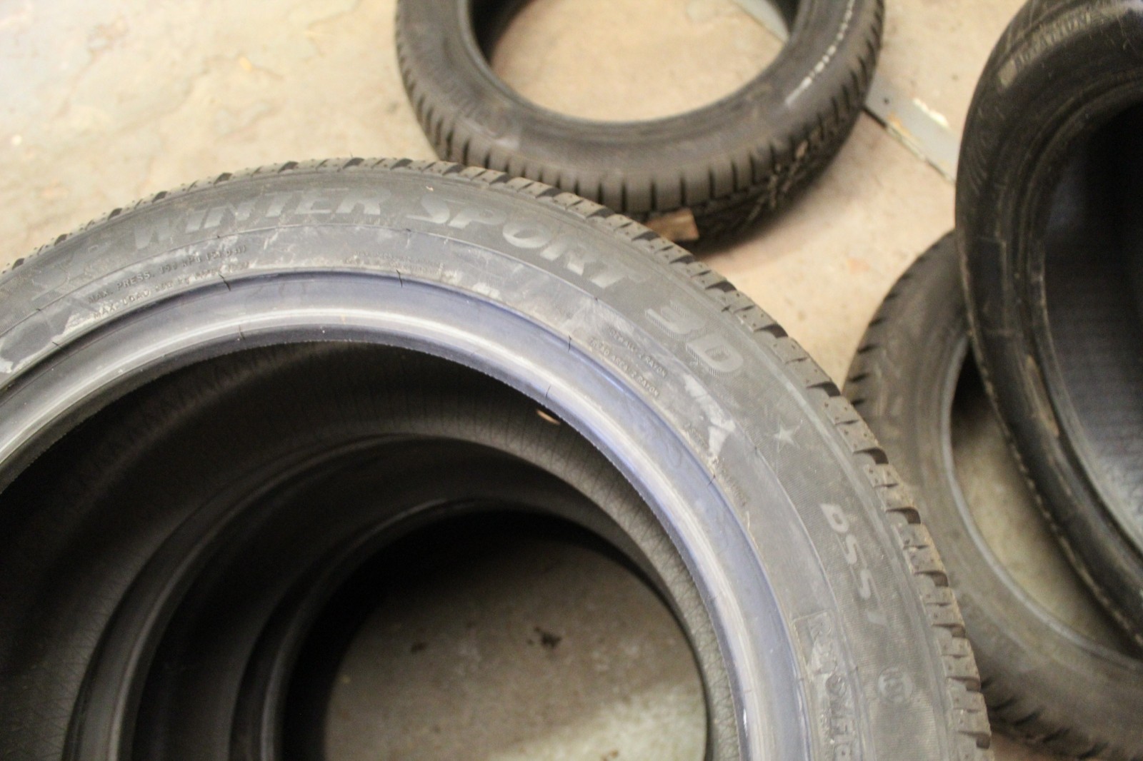 New 245 50 18 Dunlop, RunFlat, Winter, 100H, x1 Tyre (F1_tyres) X142