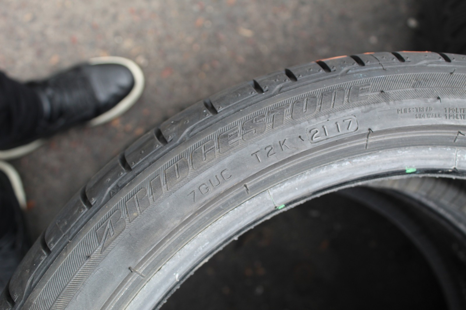 New 215 40 17 Bridgestone, Potenza RE050A, 87V, x2 A Pair (F1_tyres) L3646