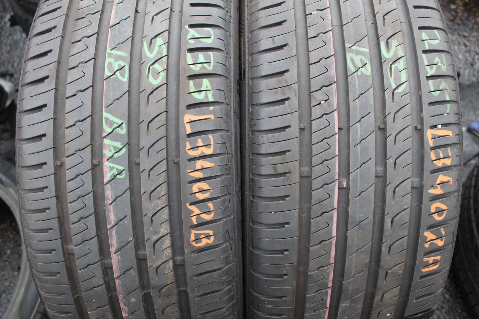 235 50 18 Barum, Bravuris 5HM, XL, 101Y, x2 A Pair 7.0mm (F1_tyres) L3402