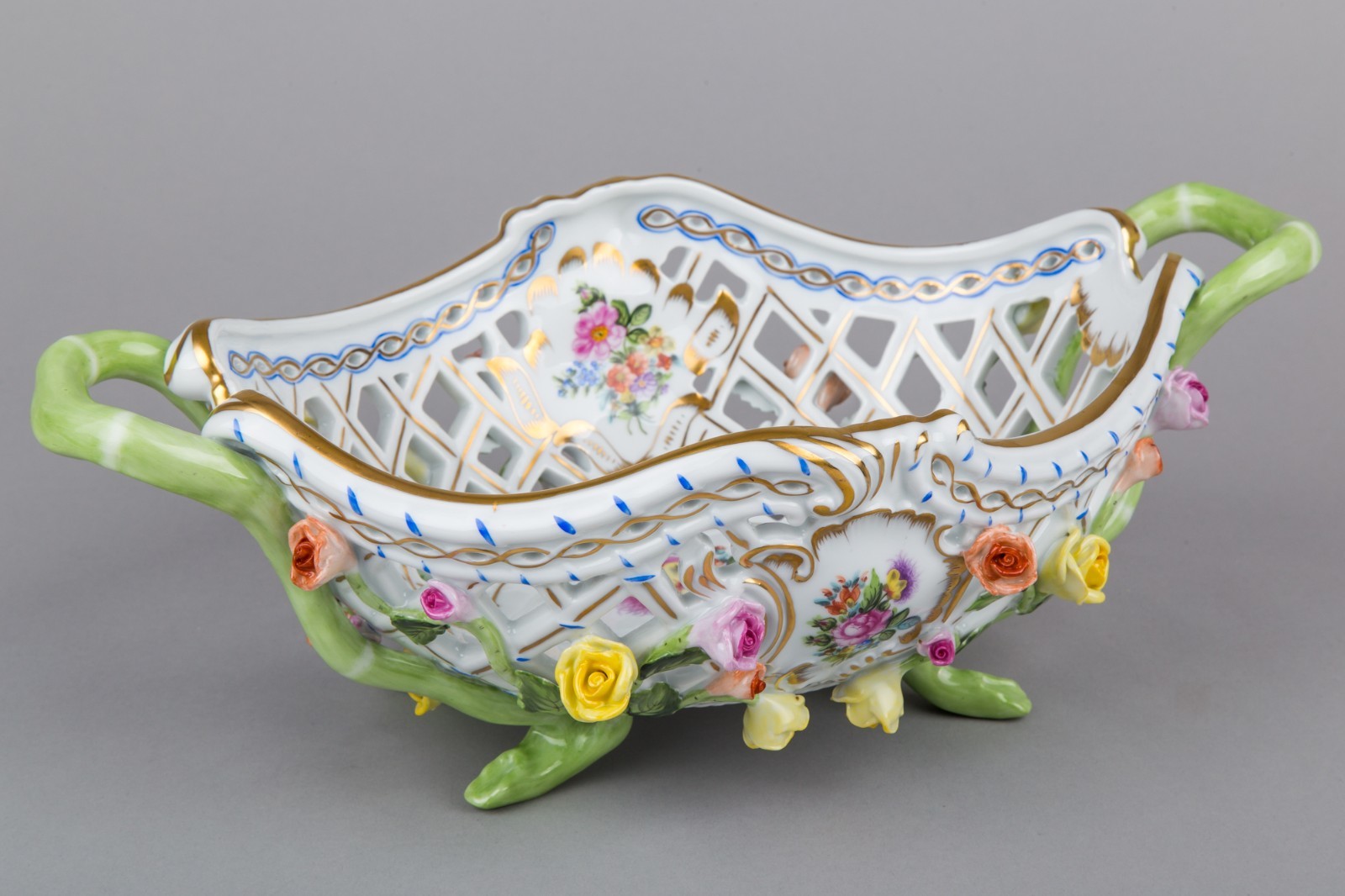 ヘレンド サクスブーケホワイト バスケット Herend Bouquet de Saxe Large Reticulated Basket with Roses